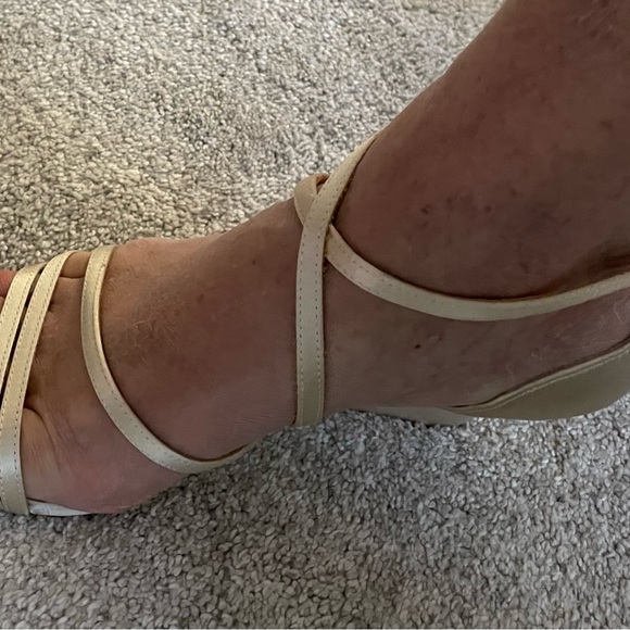 Badgley Mischka Wedge Heel Sandals, Ivory 7.5 - Picture 5 of 6